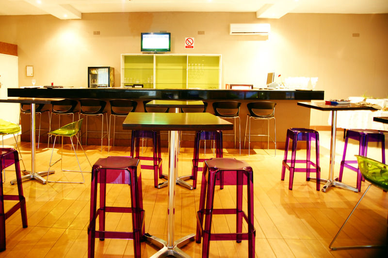 Kadoma Hotel & Conference Centre Dış mekan fotoğraf