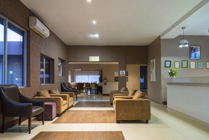 Kadoma Hotel & Conference Centre Dış mekan fotoğraf