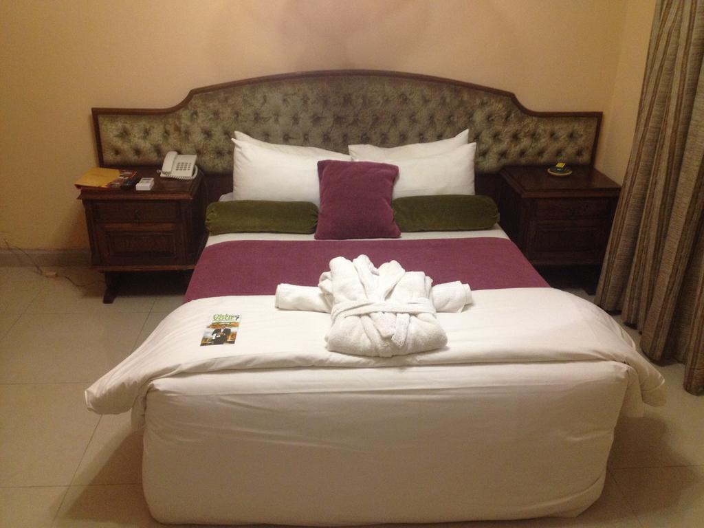 Kadoma Hotel & Conference Centre Dış mekan fotoğraf