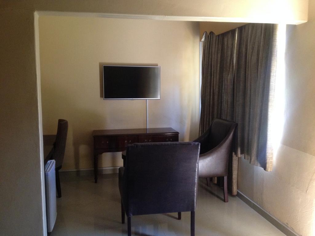 Kadoma Hotel & Conference Centre Dış mekan fotoğraf