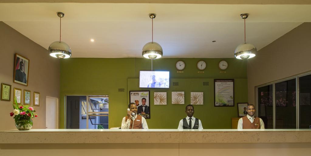 Kadoma Hotel & Conference Centre Dış mekan fotoğraf