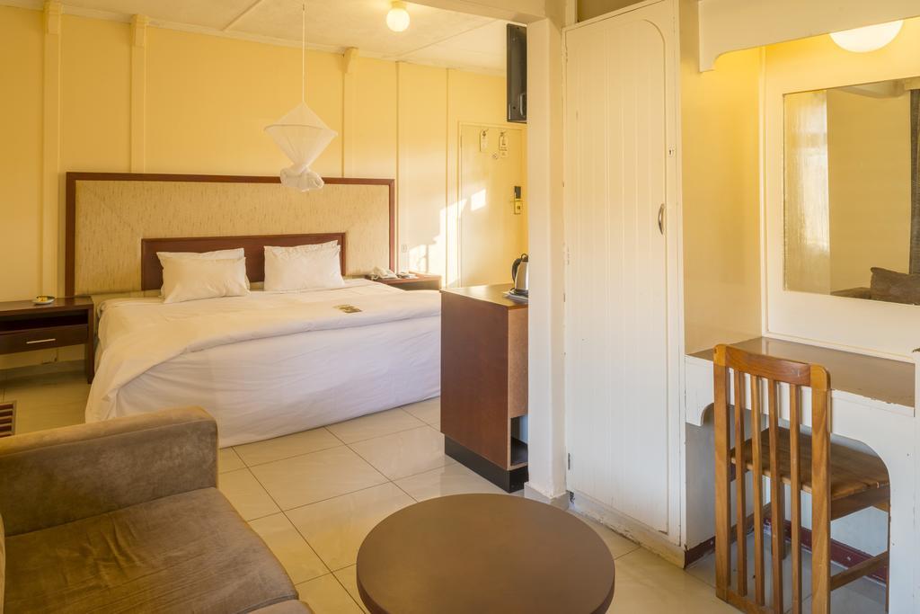 Kadoma Hotel & Conference Centre Dış mekan fotoğraf