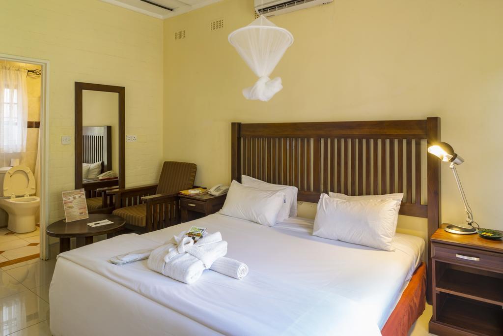 Kadoma Hotel & Conference Centre Dış mekan fotoğraf
