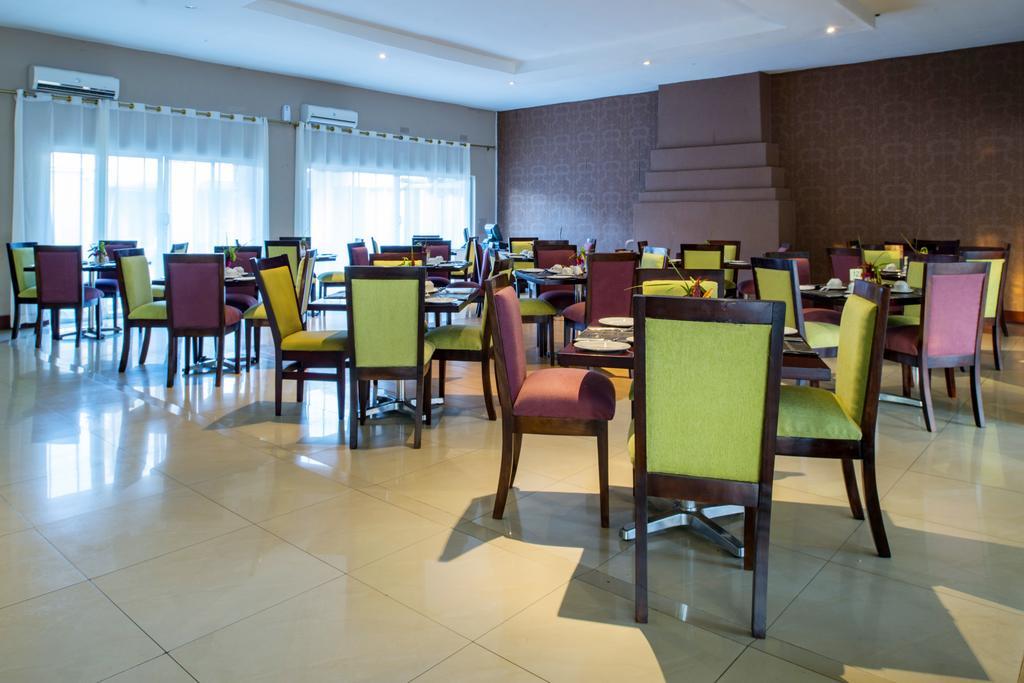 Kadoma Hotel & Conference Centre Dış mekan fotoğraf