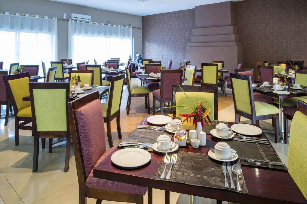 Kadoma Hotel & Conference Centre Dış mekan fotoğraf