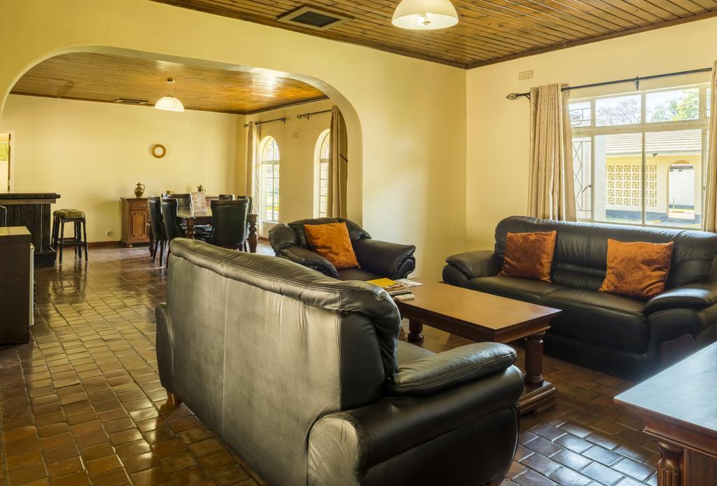 Kadoma Hotel & Conference Centre Dış mekan fotoğraf