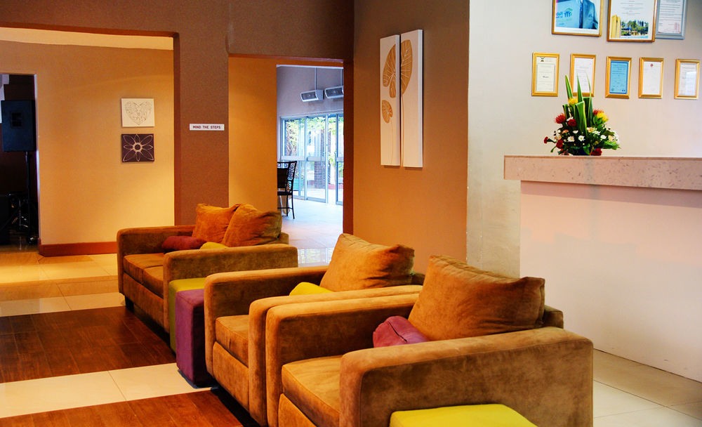 Kadoma Hotel & Conference Centre Dış mekan fotoğraf